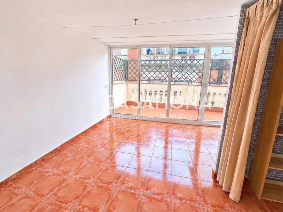 Big Opportunity for Renovation: 2 Floor Property with a Private Terrace in Gracia Big Opportunity for Renovation: 2 Floor Property with a Private Terrace in Gracia