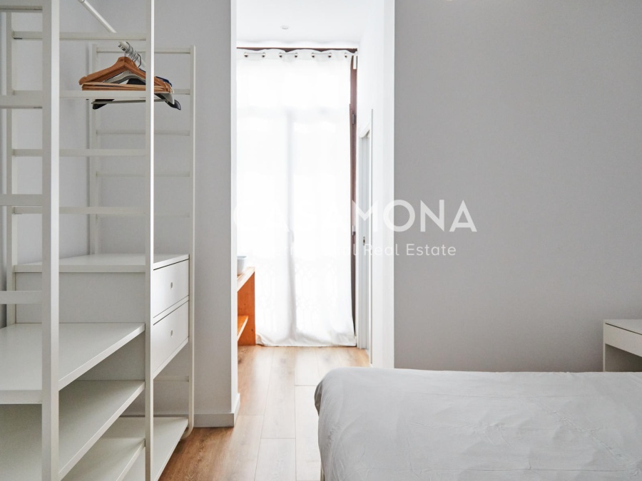 Bright & Spacious 4-Bedroom Apartment in Eixample 
