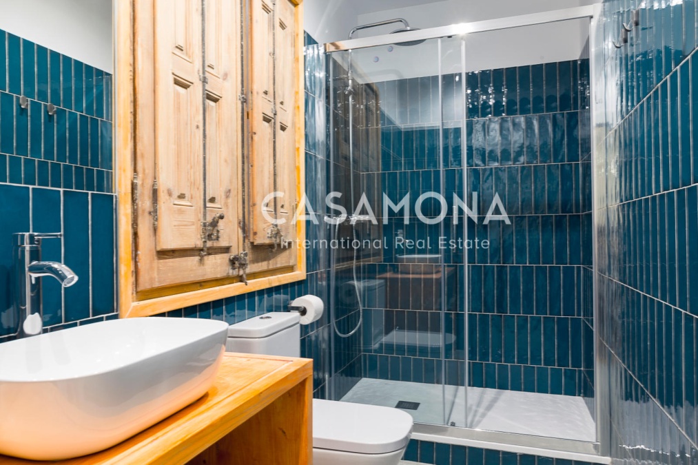 Bright & Spacious 4-Bedroom Apartment in Eixample 