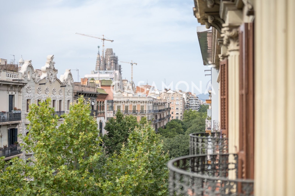 Luxury 5-Bedroom Apartment in the Heart of Eixample Luxury 5-Bedroom Apartment in the Heart of Eixample