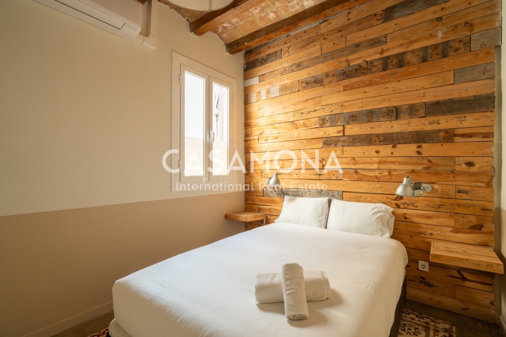 Stunning 1 Bedroom Apartment with Private Terrace in the Heart of Sant Antoni 
