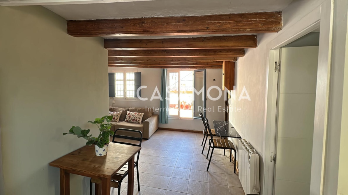 Elegantes Penthouse mit 1 Schlafzimmer, Aufzug und Gemeinschaftsterrasse im Herzen von El Gòtic Elegantes Penthouse mit 1 Schlafzimmer, Aufzug und Gemeinschaftsterrasse im Herzen von El Gòtic