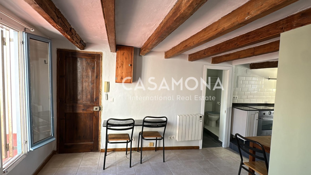 Elegant àtic d'1 habitació amb ascensor i terrassa comunitària al cor del Gòtic Elegant àtic d'1 habitació amb ascensor i terrassa comunitària al cor del Gòtic