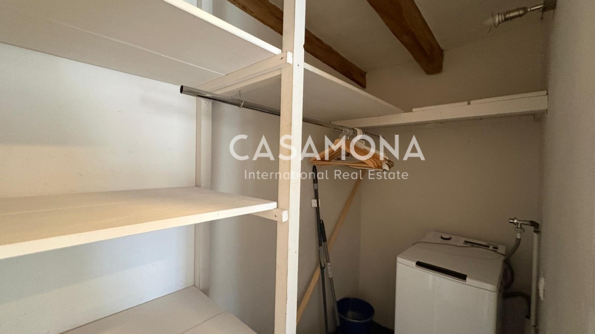 Elegant 1-Bedroom Penthouse with Elevator & Community Terrace in the Heart of The Gothic Quarter 